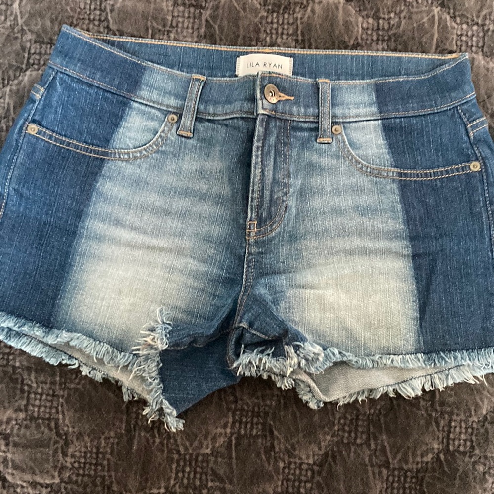 Denim frayed shorts